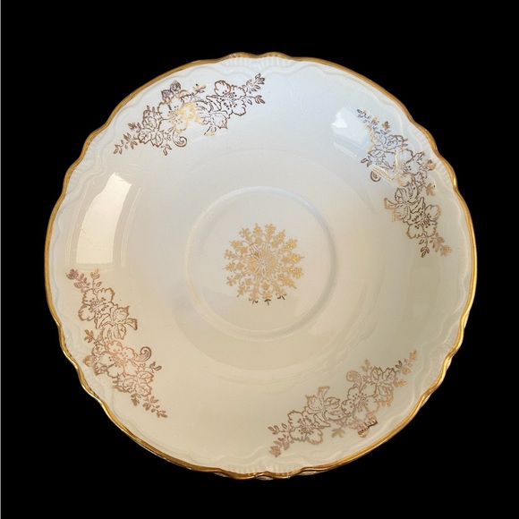 Beautiful Vintage 1940s Homer Laughlin Golden Rose pattern saucers. Set of 6 - Picture 5 of 8